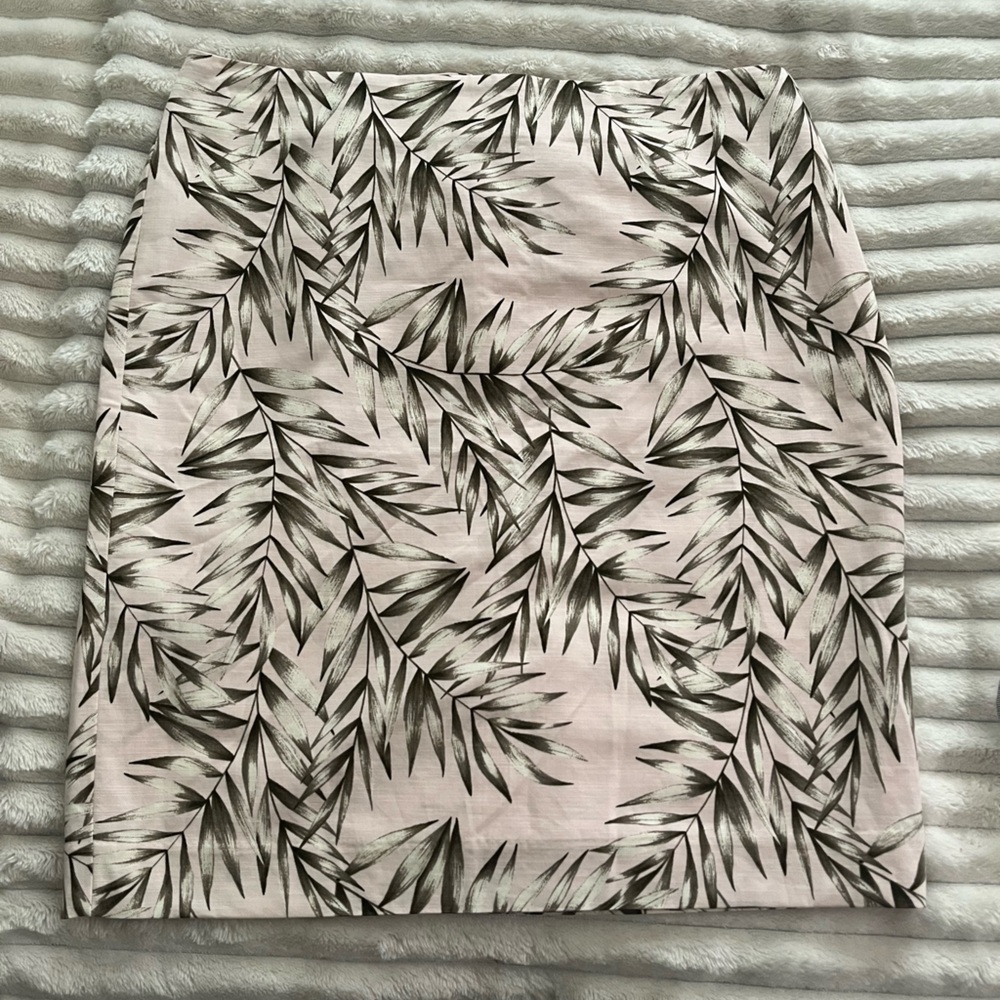 NEW Ann Taylor Factory Pink Leaf Print Skirt • Size 10P